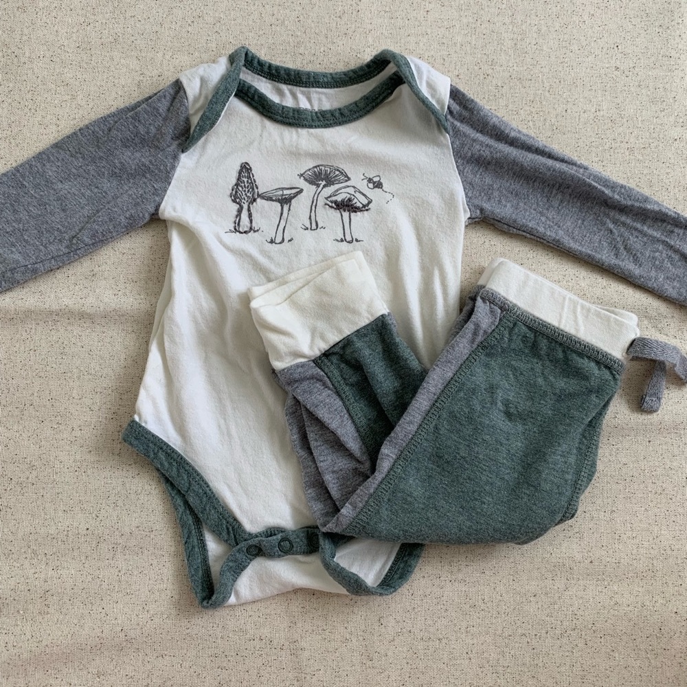 Burt’s Bees Baby Mushroom Bodysuit & Pants 0 - 3 M